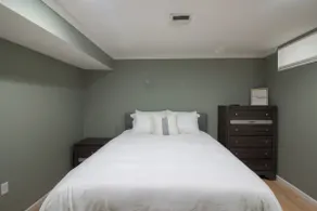 Private 2-bedroom unit mins from Airport & NYC - Image 3