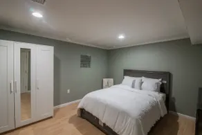 Private 2-bedroom unit mins from Airport & NYC - Image 2