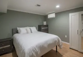 Private 2-bedroom unit mins from Airport & NYC - Image 4