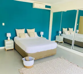Modern 1 Bedroom unit overlooking pool - Image 2