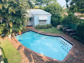 Modern 1 Bedroom unit overlooking pool - Image 3