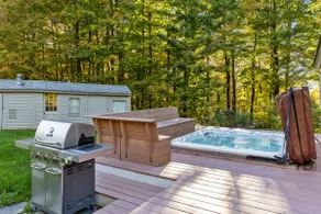 Spacious 5-bed with hot tub, 12 min to Sugarbush - Image 5