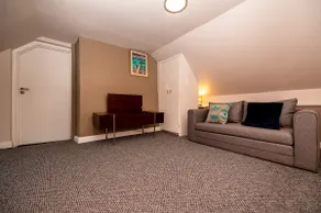 Cosy three bedroom home. - Image 5