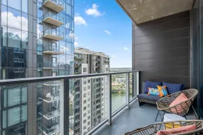 Modern Luxury Downtown, Mins to Everything - Image 4