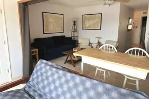 1st floor, on marina! Walk to Jet Exp! Pool & dock - Image 2