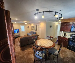 The Starlin House, 2 Bed W/Private parking & Patio - Image 3