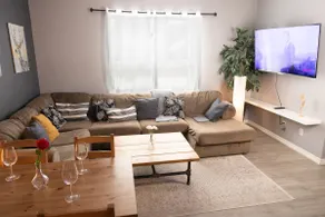 Cozy Home in Downtown Winnipeg - Image 3
