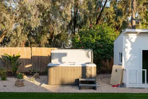 New 4 Bed Home with Spa Fire Pit & Tranquil Vibe - Image 4