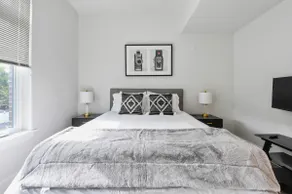 Grand | 2BR | 2 Bath | Free Parking | 30 min NYC! - Image 5