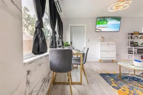 Modern Zen Stay Near Hard Rock Stadium - Image 4