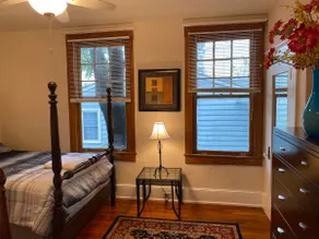 Lovely 2-bedroom 1100 sq ft Apt with free parking - Image 3