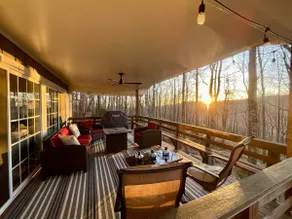 Peaceful Ivy Ridge - w/waterfalls, hikes + hot tub! - Image 2
