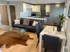 Modern, spacious 2-bedroom self-contained flat - Image 3
