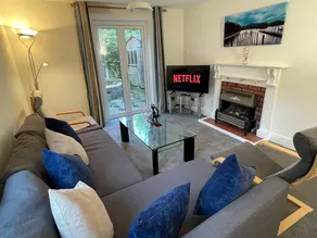 3-bedroom home with free parking - Image 2