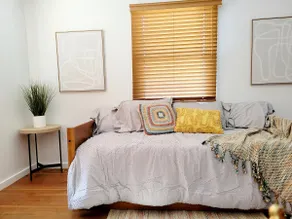 Beautiful 2BR Oasis on Maine St. - Image 2