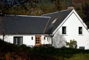 Charming riverside cottage, wood fired hot tub - Image 2