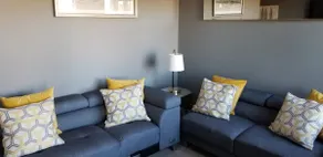 Cozy 1bedroom apartment with indoor fireplace - Image 5
