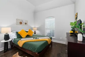 Poolside Noble House Close to Magnolia & Baylor! - Image 3