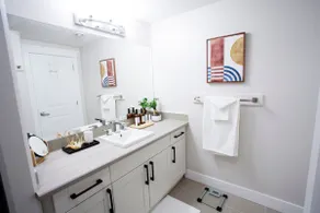Modern, spacious & cozy-fast Wi-Fi/Self check-in - Image 5