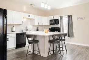 Comfy Cozy 2br home priv.parking 10min to dntwn - Image 3