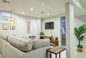 Private 1-BR DC Residential-Style Stay Parking - Image 5