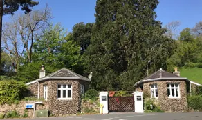 Unusual gatehouse in picturesque Devon village - Image 2