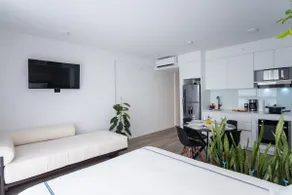 Quiet Gorgeous Queen Bed Studio + Jacuzzi - Image 3