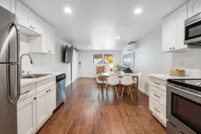 Hot Tub, Central Location, Stylish, 2BR/1BA - Image 5