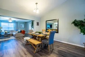 '‿' Relaxing spacious home with patio, sleeps 8 - Image 4