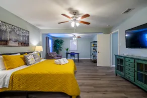 '‿' Relaxing spacious home with patio, sleeps 8 - Image 5