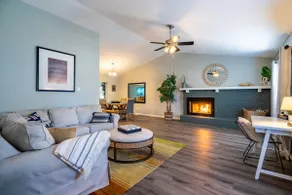 '‿' Relaxing spacious home with patio, sleeps 8 - Image 2