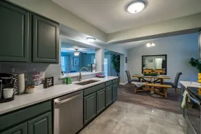 '‿' Relaxing spacious home with patio, sleeps 8 - Image 3