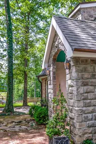 Storybook Cottage near Leipers Fork, TN - Image 2