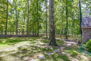 Storybook Cottage near Leipers Fork, TN - Image 4