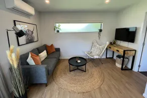Contemporary 1 bed unit a skip from nature & river - Image 3