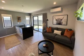 Contemporary 1 bed unit a skip from nature & river - Image 2