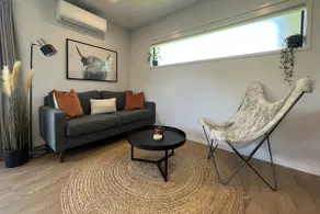 Contemporary 1 bed unit a skip from nature & river - Image 5