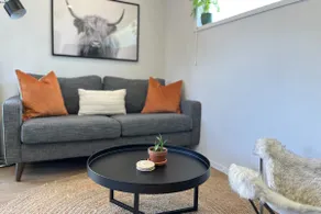Contemporary 1 bed unit a skip from nature & river - Image 4
