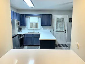 Charming Coastal Cottage Near Beach & Downtown - Image 4