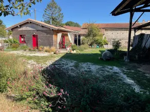 Wooden house in village very close to Niort. - Image 3