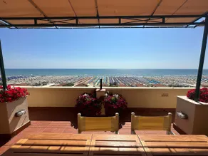 Piccadilly Penthouse with Jacuzzi - Image 3