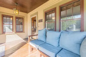 Modern Bungalow: spacious 3BR home near downtown Champaign & campus - Image 5