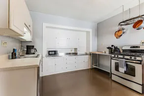 Modern Bungalow: spacious 3BR home near downtown Champaign & campus - Image 4