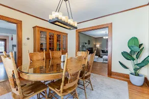 Modern Bungalow: spacious 3BR home near downtown Champaign & campus - Image 3