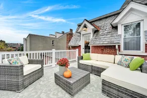 Large Modern Downtown Home with Historic Charm - Image 5