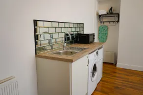 Glasgow: Studio Apartment - Image 4