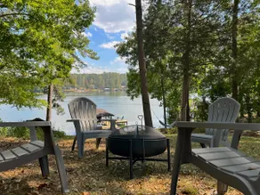 Peachy Pines - Serene Lakefront Cottage w/ Dock - Image 2