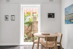 Level Access, 2 Mins Walk to Corso, Wharf, Harbour - Image 5