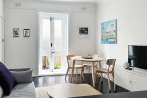 Level Access, 2 Mins Walk to Corso, Wharf, Harbour - Image 2