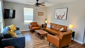 Shady Oaks Cottage & Pool: Peace & Relaxation - Image 4